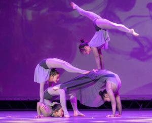 China celebra con arte acrobática relaciones con el país