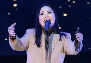 Ana Gabriel suspende conciertos en Chile y Paraguay tras ser hospitalizada por neumonía