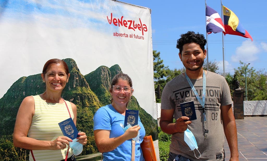 Embajada informa inicio de entrega de pasaportes a venezolanos residentes en RD