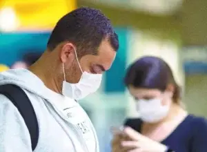 Neumóloga llama usar mascarillas por Covid