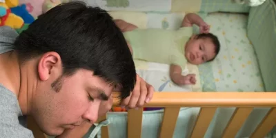 De qué forma la depresión posparto afecta a los hombres