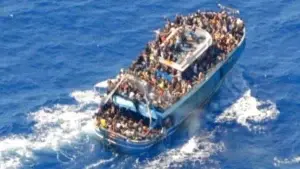 Unos 100 niños iban en el barco hundido en Grecia con cientos de migrantes a bordo, según los testimonios de los sobrevivientes