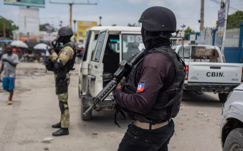 En Haití asesinan cinco policías al mes