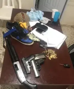 La Policía Nacional apresa a uno con armas de fuego sin documentos