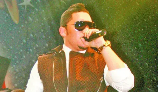 Rafely Rosario va “Completo” con show a Chao Café