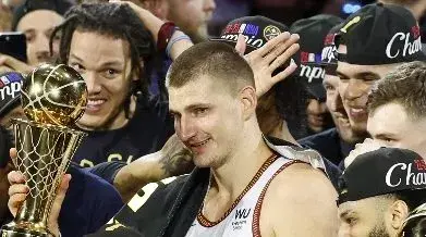 Tra ganar título, Jokic es faro de luz Nuggets