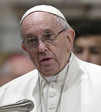 El papa llama a los periodistas a combatir la desinformación y la “coprofilia” actual