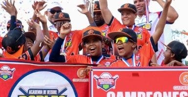 Los Robles triunfan rally béisbol infantil