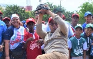 Liga Mercedes inicia  su 54 torneo béisbol