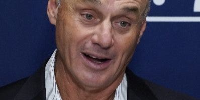 Manfred enfrenta al dueño de  Atléticos