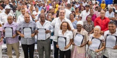 Abinader entregó ayer títulos, viviendas y estancias infantiles