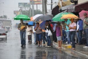 Aguaceros continuarán esta tarde por vaguada