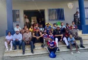 Peloteros ofrecen clínicas a niños de Cienfuegos en apoyo a De Vuelta al Barrio