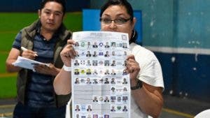 «El gran ganador»: por qué el voto nulo fue opción más popular en primera vuelta de elecciones de Guatemala