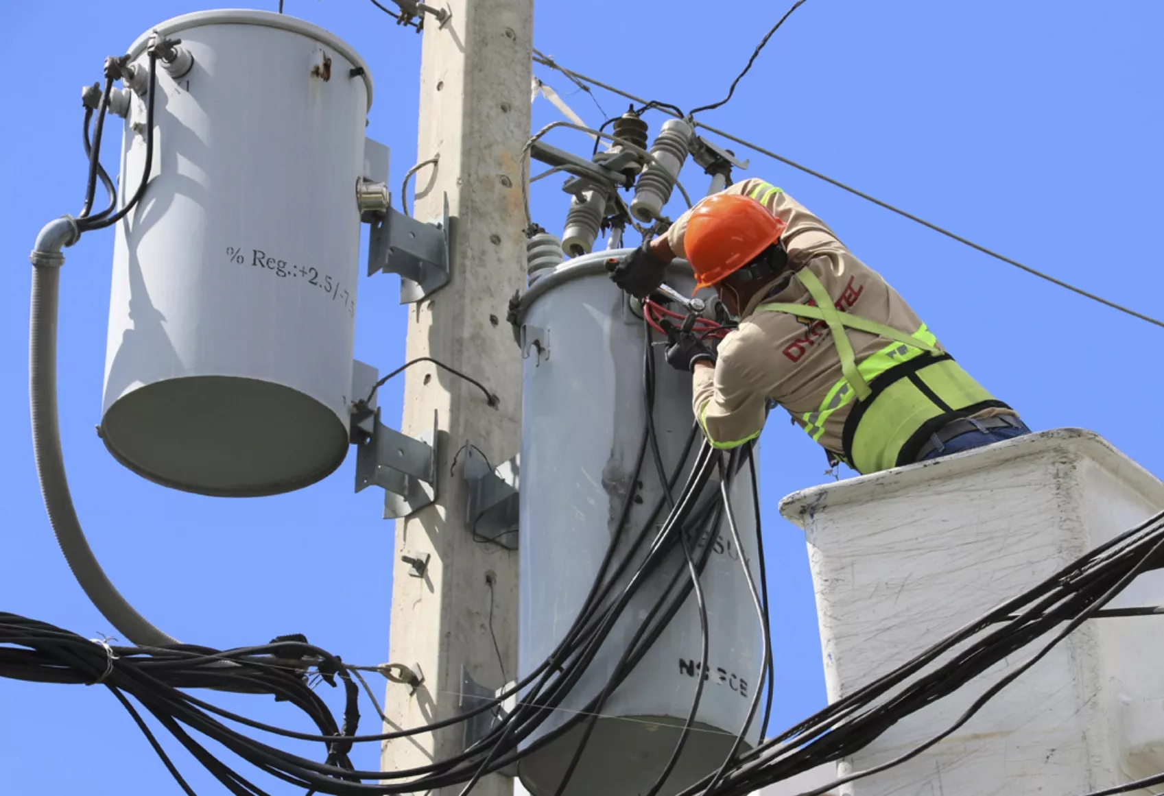 Ola de calor y sobrecarga de redes inquietan a usuarios energía en RD