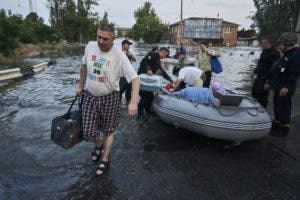 Zelenski acusa a Rusia de haber detonado una “bomba ambiental de destrucción masiva”