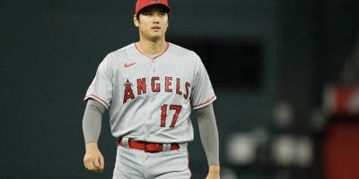 Shohei Ohtani se reunió con el manager de Los Ángeles, Dave Roberts, en el Dodger Stadium