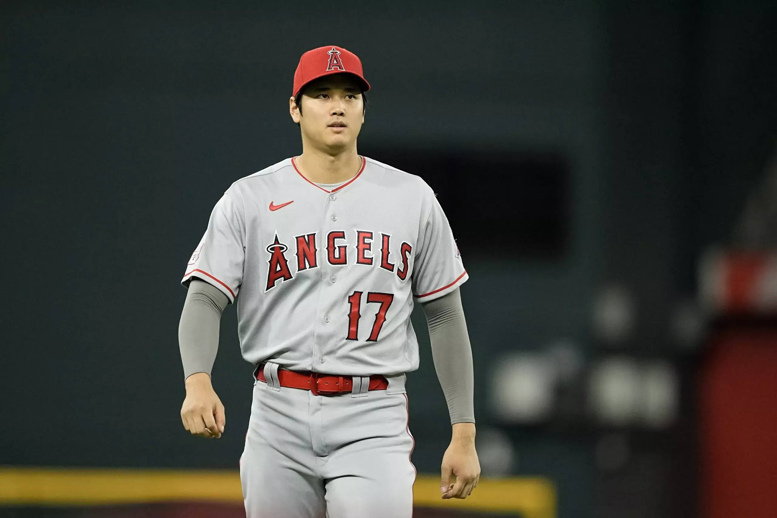 Shohei Ohtani se reunió con el manager de Los Ángeles, Dave Roberts, en el Dodger Stadium