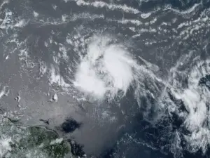 Tormenta tropical Bret se fortalece en camino al Caribe; pude afectar RD el sábado