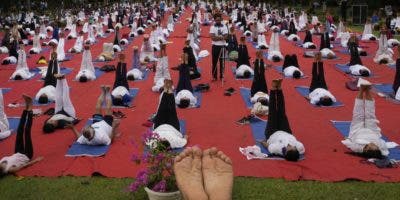La India bate un récord Guinness con 153 mil participantes en la mayor sesión de yoga
