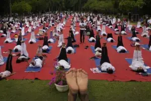 La India bate un récord Guinness con 153 mil participantes en la mayor sesión de yoga