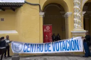 Guatemaltecos van a las urnas para elegir presidente en proceso electoral accidentado y cuestionado