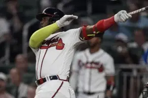 El poder de Acuña Jr. y Ozuna lidera la victoria de los Bravos ante los Mellizos