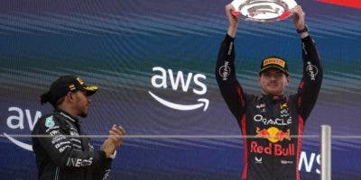 Verstappen presenta candidatura a un tercer título seguido arrasando en Barcelona