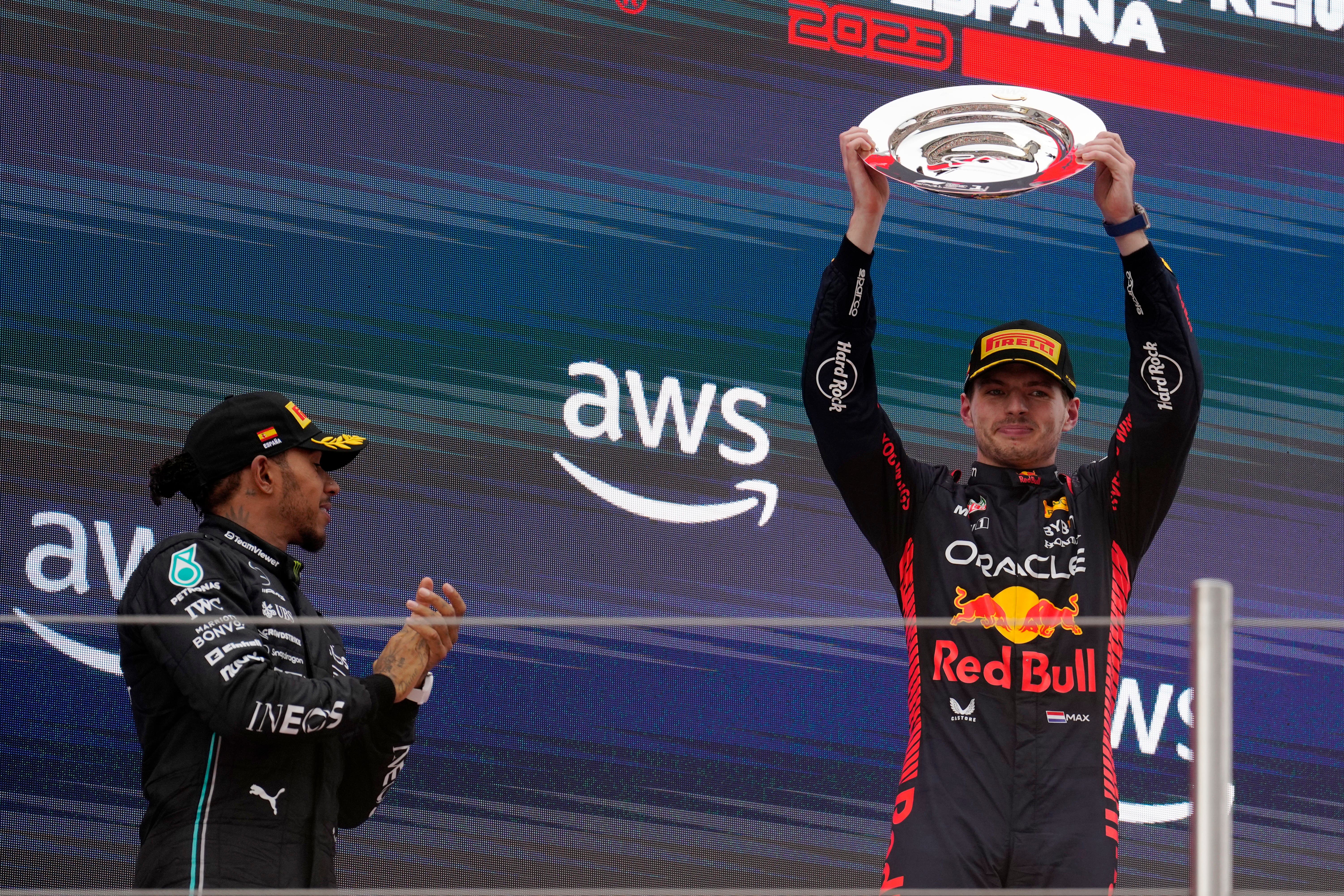 Verstappen presenta candidatura a un tercer título seguido arrasando en Barcelona