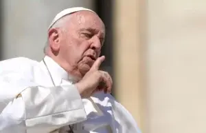 Concluye sin complicaciones la operación de hernia abdominal del papa Francisco