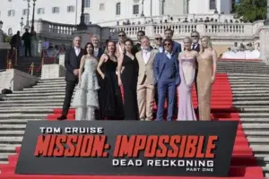 Tom Cruise paraliza Roma con el estreno de “Mission Impossible 7″