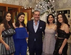 Presidente Abinader se toma un «descanso navideño» junto a su familia