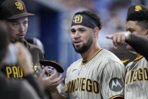 Fernando Tatis Jr. dispara tres dobles y Gary Sánchez jonronea, Padres derrotan a Marlins