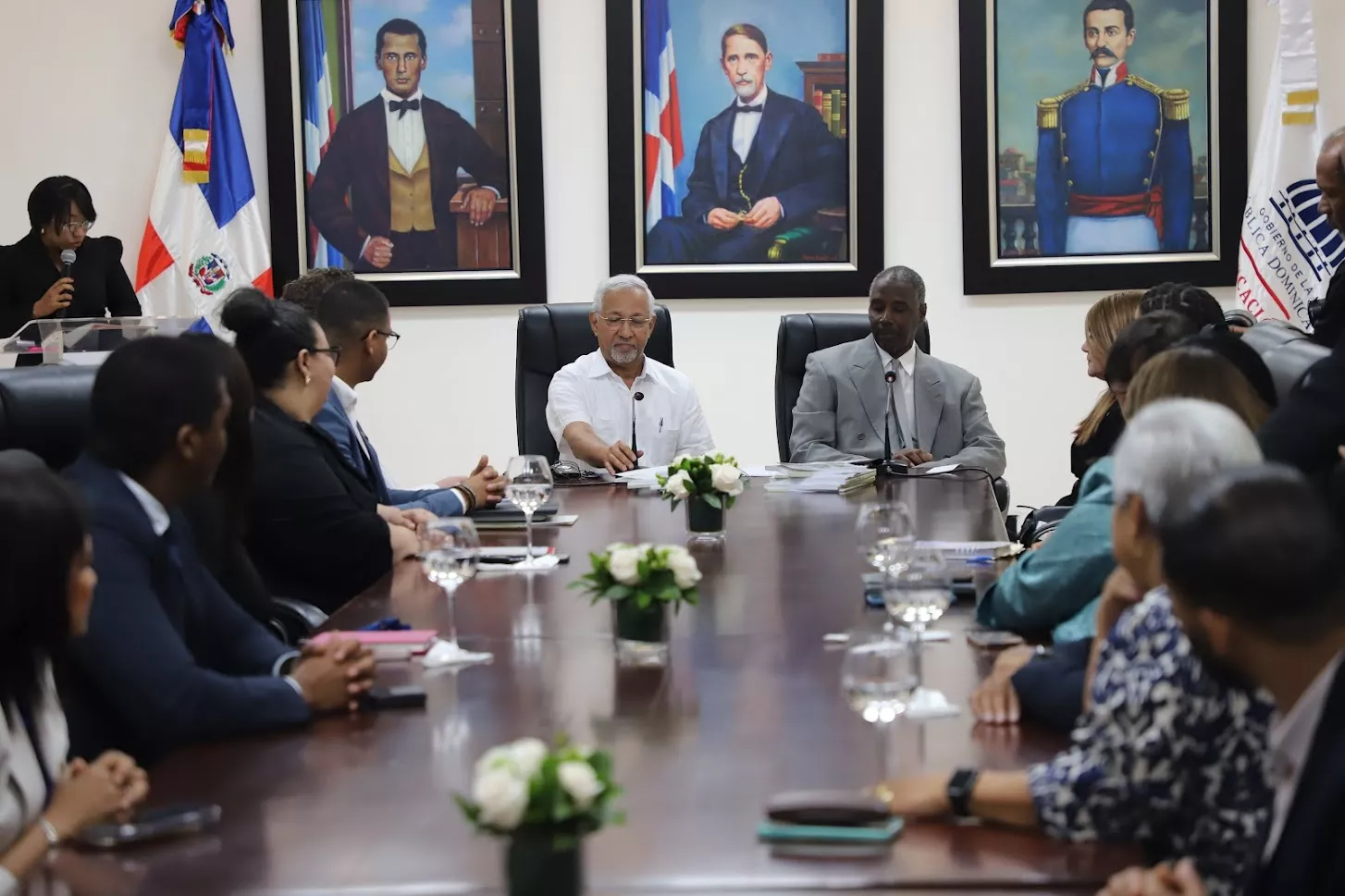 Embajada EEUU y el Ministerio de Educación acuerdan fortalecer la calidad de inglés para docentes