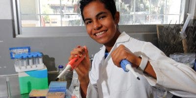 Con 12 años, niño concluyó una maestría en biología molecular en México