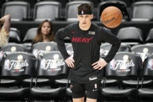 Tyler Herro del Heat intentará regresar para el Juego 5