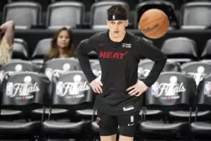 Tyler Herro del Heat intentará regresar para el Juego 5