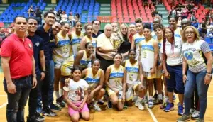 Mauricio Báez retiene título de campeón del Torneo de Baloncesto Superior Femenino