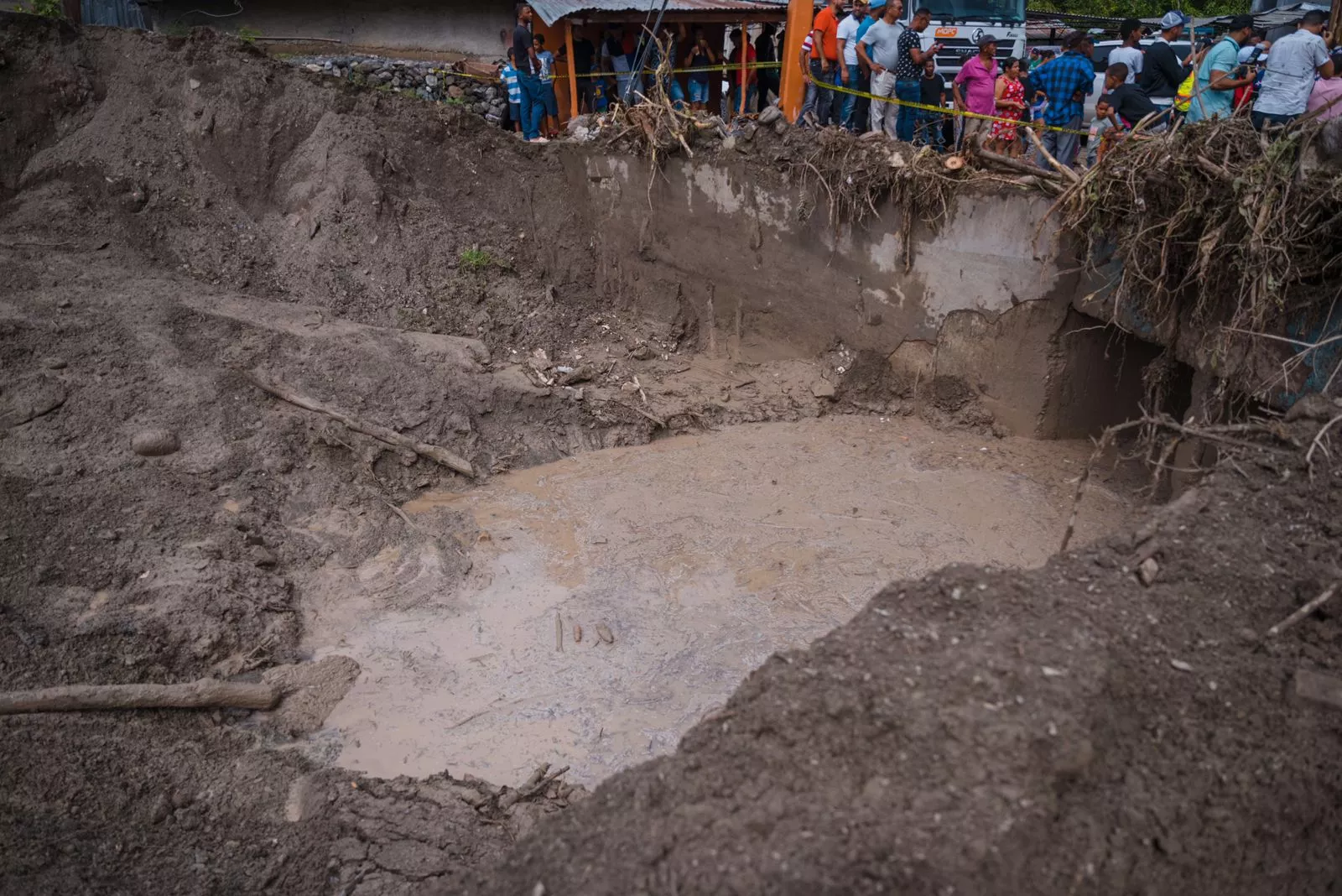 Gobierno supervisa zonas de Azua, Neiba y Jimaní afectadas por las lluvias