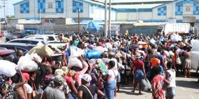 Camioneros haitianos amenazan con cerrar la frontera tras medida de Migración