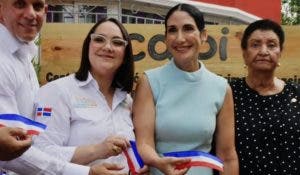 Primera dama, directora del INAIPI y visepresidenta de CORMIDOM inauguran un CAIPI Comunitario en Maimón