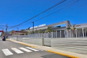 Abinader inaugura Hospital Municipal de Esperanza; en Mao el puente Gregorio Aracena