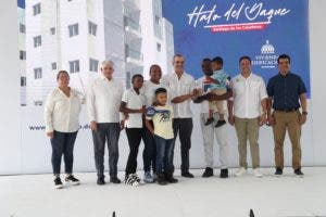 Abinader entrega 150 apartamentos a desplazados cañada de Gurabo y otras obras en el Cibao