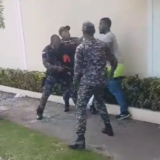 Policía Nacional investigará incidente violento entre tres agentes y un ciudadano en Gazcue