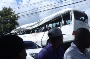 Prisión preventiva para conductor de camión que chocó contra autobús escolar en Hato Mayor