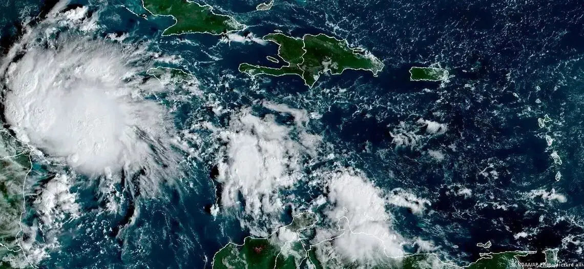 La tormenta tropical Cindy empieza a debilitarse de forma gradual en el Atlántico