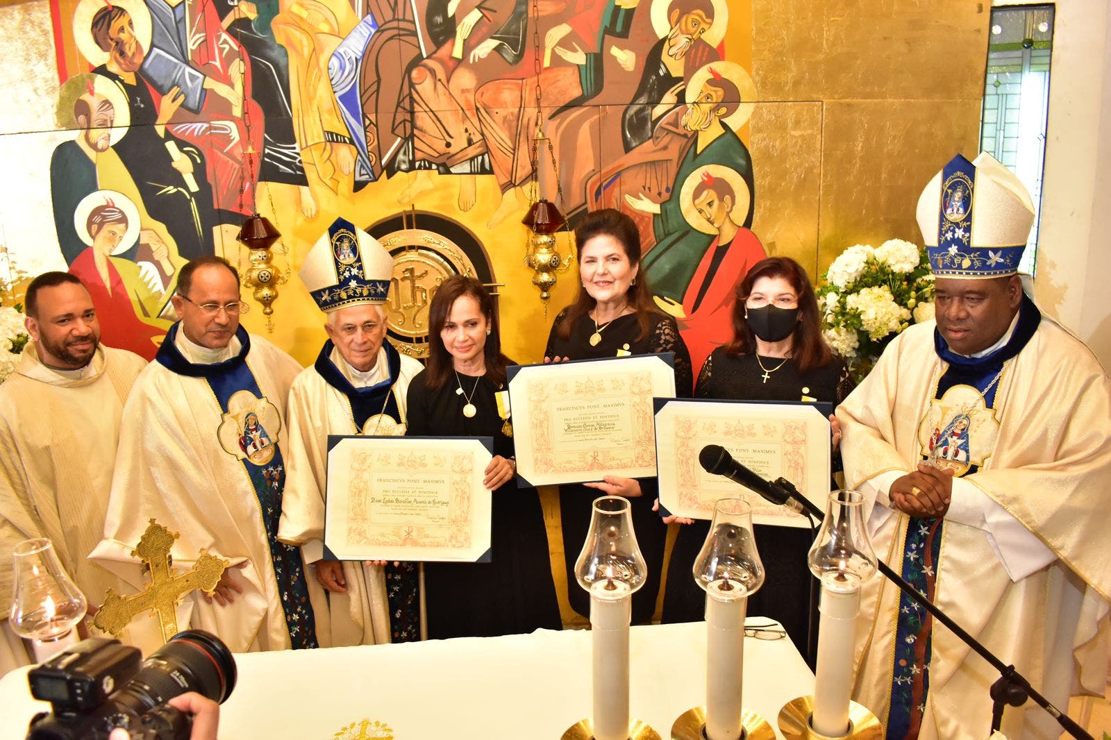 El Papa Francisco condecora a tres damas dominicanas con “La Cruz de la Iglesia y el Papa”