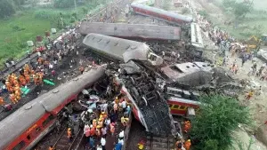 Sube a 261 el número de muertos en el peor accidente de trenes en dos décadas en la India