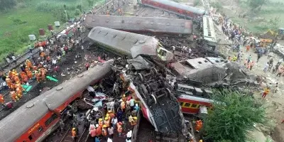 Sube a 261 el número de muertos en el peor accidente de trenes en dos décadas en la India