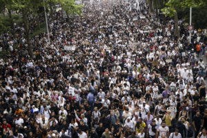 Francia: Marcha por un chico muerto a tiros por la policía en Nanterre degenera en disturbios